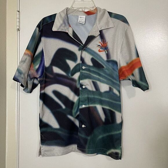 NIKE MEN RESORT HAWAIIAN BUTTON FRONT SHORT SLEEVE SHIRT SIZE SMALL - Picture 2 of 7